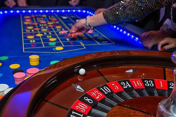 Meja live casino ubertogel dengan dealer profesional siaran langsung